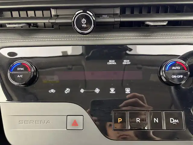 日産 セレナ ハイウェイスター V 愛知県 2023(令5)年 4.2万km ミディアムブルーメタリック 純正12.3インチナビ/アラウンドビューモニター/フルセグTV/フリップダウンモニター/プロパイロット/エマージェンシーブレーキ/ブラインドスポットワーニング/横滑り防止装置/ソナー機能/車線逸脱防止支援システム/オートライト/オートマチックハイビーム/LEDヘッドライト/LEDフォグランプ/インテリジェントルームミラー/後席サンシェード/ワイヤレス充電/両側パワースライドドア/ETC2.0/純正16インチアルミホイール/純正フロアマット/パドルシフト/プッシュスタート/スマートキー