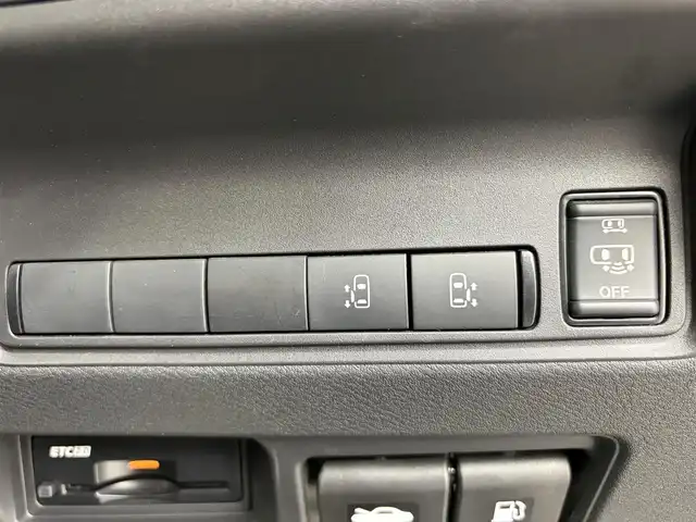 日産 セレナ ハイウェイスター V 愛知県 2023(令5)年 4.2万km ミディアムブルーメタリック 純正12.3インチナビ/アラウンドビューモニター/フルセグTV/フリップダウンモニター/プロパイロット/エマージェンシーブレーキ/ブラインドスポットワーニング/横滑り防止装置/ソナー機能/車線逸脱防止支援システム/オートライト/オートマチックハイビーム/LEDヘッドライト/LEDフォグランプ/インテリジェントルームミラー/後席サンシェード/ワイヤレス充電/両側パワースライドドア/ETC2.0/純正16インチアルミホイール/純正フロアマット/パドルシフト/プッシュスタート/スマートキー