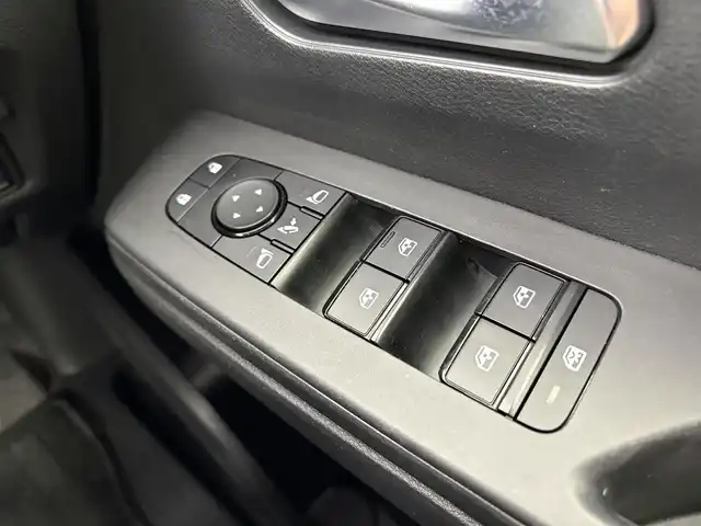 日産 セレナ ハイウェイスター V 愛知県 2023(令5)年 4.2万km ミディアムブルーメタリック 純正12.3インチナビ/アラウンドビューモニター/フルセグTV/フリップダウンモニター/プロパイロット/エマージェンシーブレーキ/ブラインドスポットワーニング/横滑り防止装置/ソナー機能/車線逸脱防止支援システム/オートライト/オートマチックハイビーム/LEDヘッドライト/LEDフォグランプ/インテリジェントルームミラー/後席サンシェード/ワイヤレス充電/両側パワースライドドア/ETC2.0/純正16インチアルミホイール/純正フロアマット/パドルシフト/プッシュスタート/スマートキー