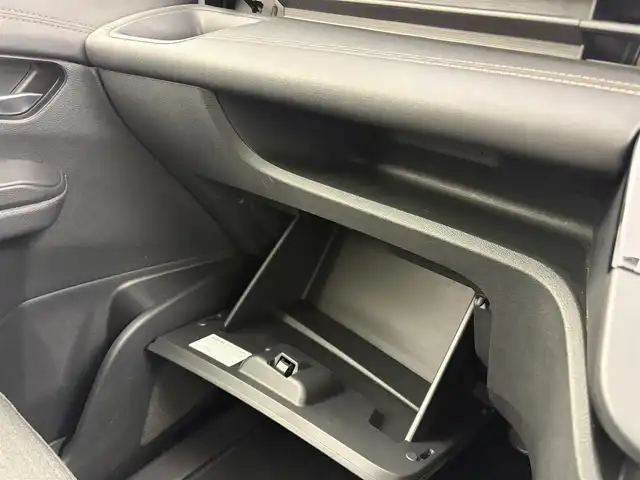 日産 セレナ ハイウェイスター V 愛知県 2023(令5)年 4.2万km ミディアムブルーメタリック 純正12.3インチナビ/アラウンドビューモニター/フルセグTV/フリップダウンモニター/プロパイロット/エマージェンシーブレーキ/ブラインドスポットワーニング/横滑り防止装置/ソナー機能/車線逸脱防止支援システム/オートライト/オートマチックハイビーム/LEDヘッドライト/LEDフォグランプ/インテリジェントルームミラー/後席サンシェード/ワイヤレス充電/両側パワースライドドア/ETC2.0/純正16インチアルミホイール/純正フロアマット/パドルシフト/プッシュスタート/スマートキー