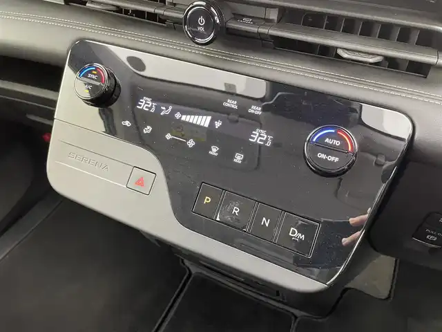 日産 セレナ ハイウェイスター V 福井県 2023(令5)年 4.2万km ミディアムブルーメタリック 純正12.3インチナビ/アラウンドビューモニター/フルセグTV/フリップダウンモニター/プロパイロット/エマージェンシーブレーキ/ブラインドスポットワーニング/横滑り防止装置/ソナー機能/車線逸脱防止支援システム/オートライト/オートマチックハイビーム/LEDヘッドライト/LEDフォグランプ/インテリジェントルームミラー/後席サンシェード/ワイヤレス充電/両側パワースライドドア/ETC2.0/純正16インチアルミホイール/純正フロアマット/パドルシフト/プッシュスタート/スマートキー