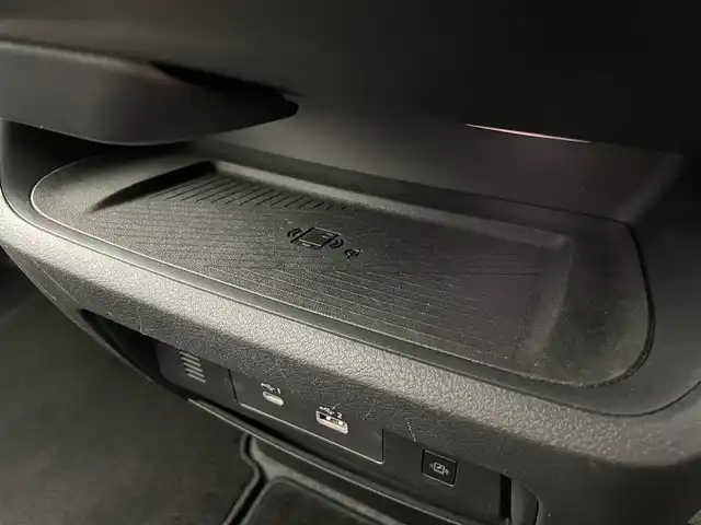 日産 セレナ ハイウェイスター V 福井県 2023(令5)年 4.2万km ミディアムブルーメタリック 純正12.3インチナビ/アラウンドビューモニター/フルセグTV/フリップダウンモニター/プロパイロット/エマージェンシーブレーキ/ブラインドスポットワーニング/横滑り防止装置/ソナー機能/車線逸脱防止支援システム/オートライト/オートマチックハイビーム/LEDヘッドライト/LEDフォグランプ/インテリジェントルームミラー/後席サンシェード/ワイヤレス充電/両側パワースライドドア/ETC2.0/純正16インチアルミホイール/純正フロアマット/パドルシフト/プッシュスタート/スマートキー