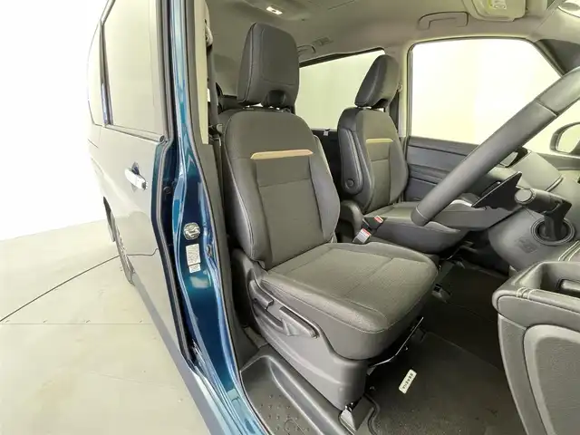 日産 セレナ ハイウェイスター V 福井県 2023(令5)年 4.2万km ミディアムブルーメタリック 純正12.3インチナビ/アラウンドビューモニター/フルセグTV/フリップダウンモニター/プロパイロット/エマージェンシーブレーキ/ブラインドスポットワーニング/横滑り防止装置/ソナー機能/車線逸脱防止支援システム/オートライト/オートマチックハイビーム/LEDヘッドライト/LEDフォグランプ/インテリジェントルームミラー/後席サンシェード/ワイヤレス充電/両側パワースライドドア/ETC2.0/純正16インチアルミホイール/純正フロアマット/パドルシフト/プッシュスタート/スマートキー