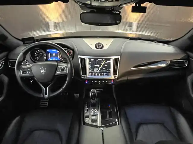 マセラティ レヴァンテ 長野県 2018(平30)年 4万km 黒 電動パノラマサンルーフ/純正OP21インチ・アンテーオAW/レッドキャリパー/エアサスペンション/ブラックレザーシート/パワーシート/フロントシートヒーター/電動リフトゲート/アクティブ・シフト・パドル/純正ナビゲーション/Apple Car Play/Android Auto/地デジTV/360°カメラ/パワーバックドア/電動チルト＆テレスコピックステアリング/クルーズコントロール/パーキングセンサー/HIDヘッドライト /ETC/外装色：ネロ・リベーレ