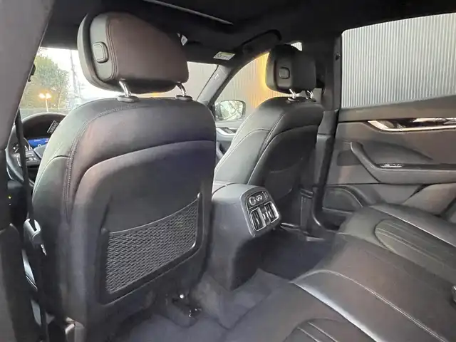 マセラティ レヴァンテ 長野県 2018(平30)年 4万km 黒 電動パノラマサンルーフ/純正OP21インチ・アンテーオAW/レッドキャリパー/エアサスペンション/ブラックレザーシート/パワーシート/フロントシートヒーター/電動リフトゲート/アクティブ・シフト・パドル/純正ナビゲーション/Apple Car Play/Android Auto/地デジTV/360°カメラ/パワーバックドア/電動チルト＆テレスコピックステアリング/クルーズコントロール/パーキングセンサー/HIDヘッドライト /ETC/外装色：ネロ・リベーレ