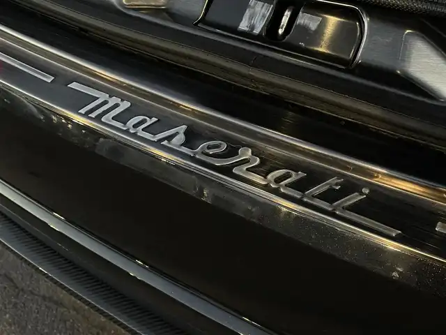 マセラティ レヴァンテ 長野県 2018(平30)年 4万km 黒 電動パノラマサンルーフ/純正OP21インチ・アンテーオAW/レッドキャリパー/エアサスペンション/ブラックレザーシート/パワーシート/フロントシートヒーター/電動リフトゲート/アクティブ・シフト・パドル/純正ナビゲーション/Apple Car Play/Android Auto/地デジTV/360°カメラ/パワーバックドア/電動チルト＆テレスコピックステアリング/クルーズコントロール/パーキングセンサー/HIDヘッドライト /ETC/外装色：ネロ・リベーレ