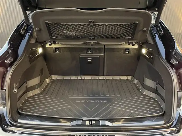 マセラティ レヴァンテ 長野県 2018(平30)年 4万km 黒 電動パノラマサンルーフ/純正OP21インチ・アンテーオAW/レッドキャリパー/エアサスペンション/ブラックレザーシート/パワーシート/フロントシートヒーター/電動リフトゲート/アクティブ・シフト・パドル/純正ナビゲーション/Apple Car Play/Android Auto/地デジTV/360°カメラ/パワーバックドア/電動チルト＆テレスコピックステアリング/クルーズコントロール/パーキングセンサー/HIDヘッドライト /ETC/外装色：ネロ・リベーレ