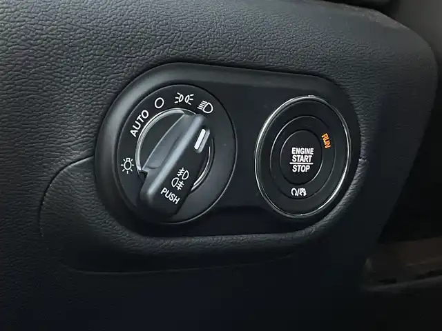 マセラティ レヴァンテ 長野県 2018(平30)年 4万km 黒 電動パノラマサンルーフ/純正OP21インチ・アンテーオAW/レッドキャリパー/エアサスペンション/ブラックレザーシート/パワーシート/フロントシートヒーター/電動リフトゲート/アクティブ・シフト・パドル/純正ナビゲーション/Apple Car Play/Android Auto/地デジTV/360°カメラ/パワーバックドア/電動チルト＆テレスコピックステアリング/クルーズコントロール/パーキングセンサー/HIDヘッドライト /ETC/外装色：ネロ・リベーレ