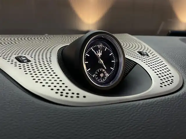 マセラティ レヴァンテ 長野県 2018(平30)年 4万km 黒 電動パノラマサンルーフ/純正OP21インチ・アンテーオAW/レッドキャリパー/エアサスペンション/ブラックレザーシート/パワーシート/フロントシートヒーター/電動リフトゲート/アクティブ・シフト・パドル/純正ナビゲーション/Apple Car Play/Android Auto/地デジTV/360°カメラ/パワーバックドア/電動チルト＆テレスコピックステアリング/クルーズコントロール/パーキングセンサー/HIDヘッドライト /ETC/外装色：ネロ・リベーレ