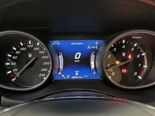 マセラティ レヴァンテ 長野県 2018(平30)年 4万km 黒 電動パノラマサンルーフ/純正OP21インチ・アンテーオAW/レッドキャリパー/エアサスペンション/ブラックレザーシート/パワーシート/フロントシートヒーター/電動リフトゲート/アクティブ・シフト・パドル/純正ナビゲーション/Apple Car Play/Android Auto/地デジTV/360°カメラ/パワーバックドア/電動チルト＆テレスコピックステアリング/クルーズコントロール/パーキングセンサー/HIDヘッドライト /ETC/外装色：ネロ・リベーレ