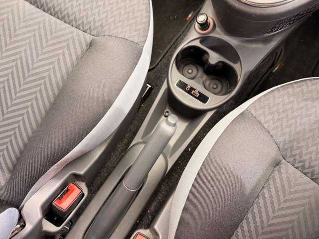 フィアット ５００ ツインエア ポップ 千葉県 2017(平29)年 4.6万km ブルーヴォラーレ 後期モデル　/ナビ　/ＴＶ　/バックカメラ　/Ｂｌｕｅｔｏｏｔｈ接続　/シェブロンストライプファブリックシート　/アイボリーエアコンパネル　/キーレス　/アイドリングストップ　/１オーナー　/ドラレコ　/ＥＴＣ