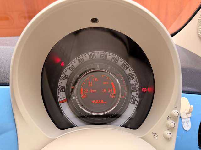 フィアット ５００ ツインエア ポップ 千葉県 2017(平29)年 4.6万km ブルーヴォラーレ 後期モデル　/ナビ　/ＴＶ　/バックカメラ　/Ｂｌｕｅｔｏｏｔｈ接続　/シェブロンストライプファブリックシート　/アイボリーエアコンパネル　/キーレス　/アイドリングストップ　/１オーナー　/ドラレコ　/ＥＴＣ