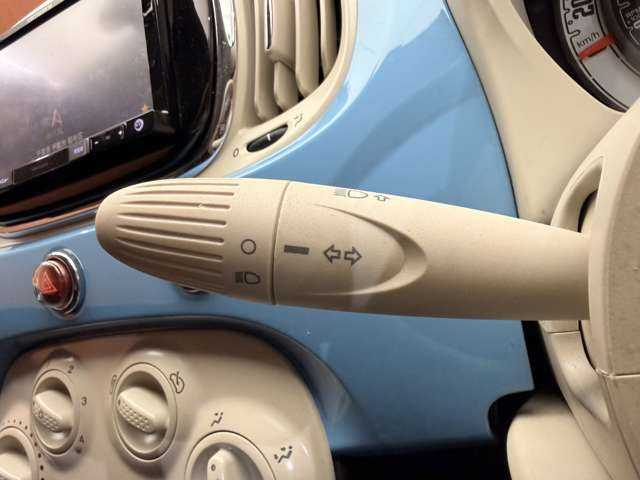 フィアット ５００ ツインエア ポップ 千葉県 2017(平29)年 4.6万km ブルーヴォラーレ 後期モデル　/ナビ　/ＴＶ　/バックカメラ　/Ｂｌｕｅｔｏｏｔｈ接続　/シェブロンストライプファブリックシート　/アイボリーエアコンパネル　/キーレス　/アイドリングストップ　/１オーナー　/ドラレコ　/ＥＴＣ