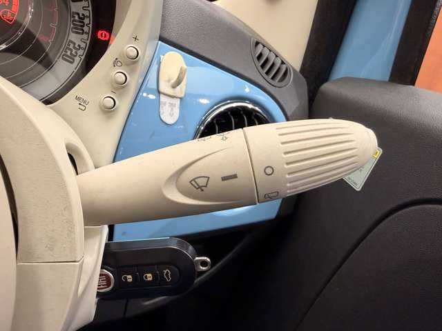 フィアット ５００ ツインエア ポップ 千葉県 2017(平29)年 4.6万km ブルーヴォラーレ 後期モデル　/ナビ　/ＴＶ　/バックカメラ　/Ｂｌｕｅｔｏｏｔｈ接続　/シェブロンストライプファブリックシート　/アイボリーエアコンパネル　/キーレス　/アイドリングストップ　/１オーナー　/ドラレコ　/ＥＴＣ