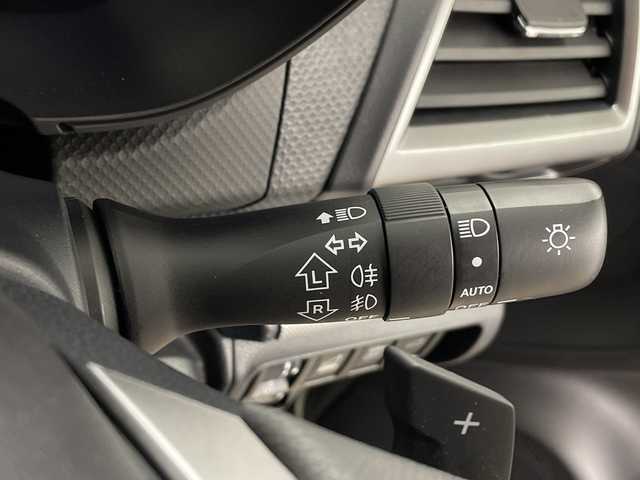 スバル フォレスター ハイブリッド アドバンス 鹿児島県 2018(平30)年 2.7万km クリスタルホワイトP 純正ナビ/（BT/フルセグTV）/アイサイト/パワーバックドア/ブラインドスポットモニター/4WD/パワーシート/ハーフレザーシート/シートヒーター/オートライト/バックカメラ/左サイドカメラ/フロントカメラ/スマートキー/プッシュスタート