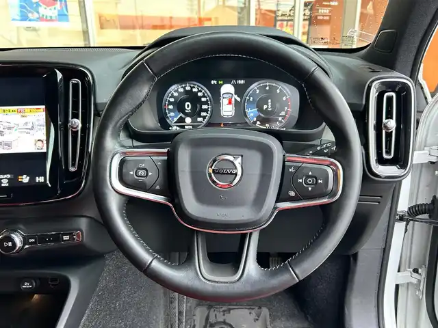 ボルボ ＸＣ４０ 富山県 2019(平31)年 5.6万km パール 純正HDDナビ/フルセグTV/AM/FMラジオ/Bluetooth接続/App-conect/D/N席シートヒーター/D/N席パワーシート/ステアリングヒーター/バックカメラ/360°カメラ/パワーバックドア/ACC/コーナーセンサー/レーンキープアシスト/パーキングセンサー/ブラインドスポットモニター/コーナリングライト/衝突軽減/ETC
