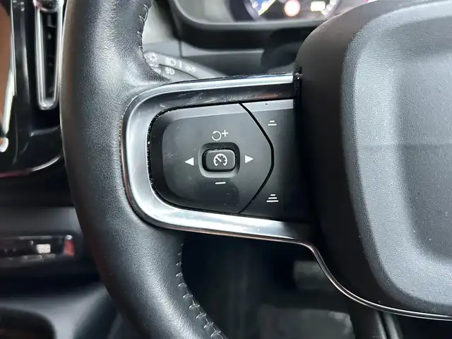 ボルボ ＸＣ４０ 富山県 2019(平31)年 5.6万km パール 純正HDDナビ/フルセグTV/AM/FMラジオ/Bluetooth接続/App-conect/D/N席シートヒーター/D/N席パワーシート/ステアリングヒーター/バックカメラ/360°カメラ/パワーバックドア/ACC/コーナーセンサー/レーンキープアシスト/パーキングセンサー/ブラインドスポットモニター/コーナリングライト/衝突軽減/ETC