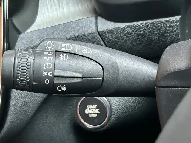 ボルボ ＸＣ４０ 富山県 2019(平31)年 5.6万km パール 純正HDDナビ/フルセグTV/AM/FMラジオ/Bluetooth接続/App-conect/D/N席シートヒーター/D/N席パワーシート/ステアリングヒーター/バックカメラ/360°カメラ/パワーバックドア/ACC/コーナーセンサー/レーンキープアシスト/パーキングセンサー/ブラインドスポットモニター/コーナリングライト/衝突軽減/ETC