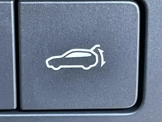 マツダ ＣＸ－６０ XD エクスクルーシブモード 群馬県 2023(令5)年 5.7万km ロジウムホワイトプレミアムメタリック 安全装備/・衝突軽減ブレーキ/・コーナーセンサー/・クルーズコントロール/・ブラインドスポットモニター/・レーンキープアシスト/・オートライト/・オートハイビーム/・横滑り防止/・SOSコール/メーカー純正ナビ/・AM/FM/フルセグTV/・Bluetooth/HDMI/・USB（タイプC2個）/360°ビューモニター/LEDヘッドライト/LEDフォグランプ/前席パワーシート/前席シートヒーター/前席エアシート/シートメモリー/パワーバックドア/オートホールド/電子パーキング/ETC/純正フロアマット/純正20インチアルミホイール/スマートキー/プッシュスタート