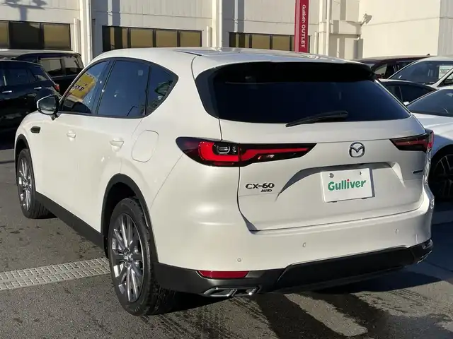 マツダ ＣＸ－６０ XD エクスクルーシブモード 群馬県 2023(令5)年 5.7万km ロジウムホワイトプレミアムメタリック 安全装備/・衝突軽減ブレーキ/・コーナーセンサー/・クルーズコントロール/・ブラインドスポットモニター/・レーンキープアシスト/・オートライト/・オートハイビーム/・横滑り防止/・SOSコール/メーカー純正ナビ/・AM/FM/フルセグTV/・Bluetooth/HDMI/・USB（タイプC2個）/360°ビューモニター/LEDヘッドライト/LEDフォグランプ/前席パワーシート/前席シートヒーター/前席エアシート/シートメモリー/パワーバックドア/オートホールド/電子パーキング/ETC/純正フロアマット/純正20インチアルミホイール/スマートキー/プッシュスタート