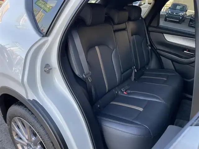 マツダ ＣＸ－６０ XD エクスクルーシブモード 群馬県 2023(令5)年 5.7万km ロジウムホワイトプレミアムメタリック 安全装備/・衝突軽減ブレーキ/・コーナーセンサー/・クルーズコントロール/・ブラインドスポットモニター/・レーンキープアシスト/・オートライト/・オートハイビーム/・横滑り防止/・SOSコール/メーカー純正ナビ/・AM/FM/フルセグTV/・Bluetooth/HDMI/・USB（タイプC2個）/360°ビューモニター/LEDヘッドライト/LEDフォグランプ/前席パワーシート/前席シートヒーター/前席エアシート/シートメモリー/パワーバックドア/オートホールド/電子パーキング/ETC/純正フロアマット/純正20インチアルミホイール/スマートキー/プッシュスタート