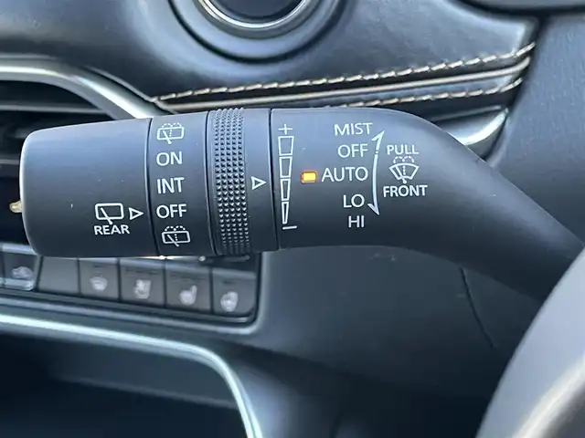 マツダ ＣＸ－６０ XD エクスクルーシブモード 群馬県 2023(令5)年 5.7万km ロジウムホワイトプレミアムメタリック 安全装備/・衝突軽減ブレーキ/・コーナーセンサー/・クルーズコントロール/・ブラインドスポットモニター/・レーンキープアシスト/・オートライト/・オートハイビーム/・横滑り防止/・SOSコール/メーカー純正ナビ/・AM/FM/フルセグTV/・Bluetooth/HDMI/・USB（タイプC2個）/360°ビューモニター/LEDヘッドライト/LEDフォグランプ/前席パワーシート/前席シートヒーター/前席エアシート/シートメモリー/パワーバックドア/オートホールド/電子パーキング/ETC/純正フロアマット/純正20インチアルミホイール/スマートキー/プッシュスタート