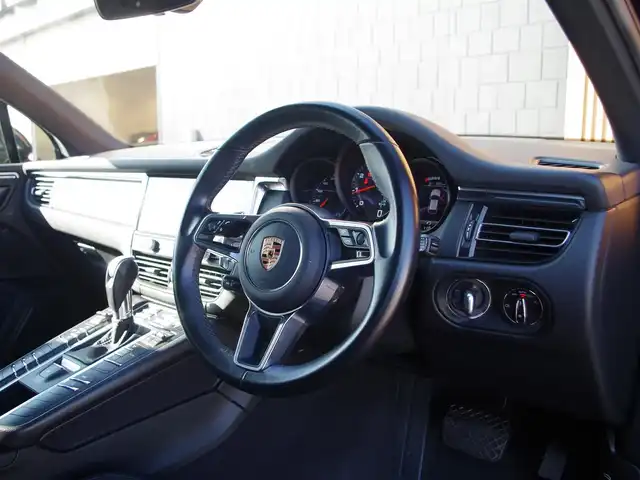 ポルシェ マカン 埼玉県 2019(令1)年 4.6万km ナイトブルーメタリック ポルシェ・エントリードライブ/純正メモリナビ（AppleCarPlay、Bluetooth）/360°カメラ/ハーフレーザーシート/パワーシート/パワーバックドア/コーナーセンサー/LEDヘッドライト/純正18インチアルミホイール