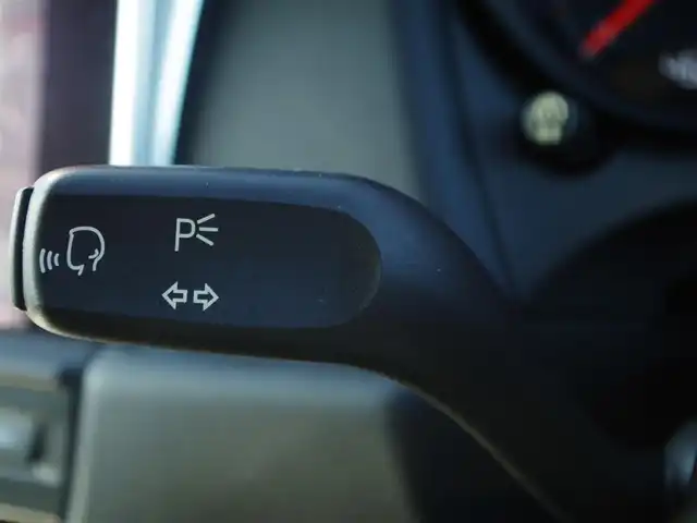 ポルシェ マカン 埼玉県 2019(令1)年 4.6万km ナイトブルーメタリック ポルシェ・エントリードライブ/純正メモリナビ（AppleCarPlay、Bluetooth）/360°カメラ/ハーフレーザーシート/パワーシート/パワーバックドア/コーナーセンサー/LEDヘッドライト/純正18インチアルミホイール