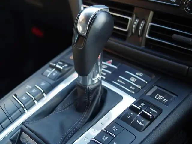 ポルシェ マカン 埼玉県 2019(令1)年 4.6万km ナイトブルーメタリック ポルシェ・エントリードライブ/純正メモリナビ（AppleCarPlay、Bluetooth）/360°カメラ/ハーフレーザーシート/パワーシート/パワーバックドア/コーナーセンサー/LEDヘッドライト/純正18インチアルミホイール