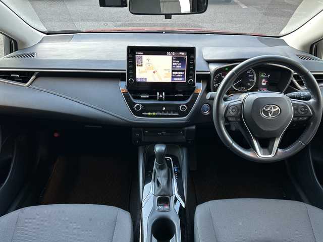 トヨタ カローラ ハイブリット S 大阪府 2020(令2)年 3万km スカーレットメタリック ワンオーナー/OP：シートヒーター/OP：9インチディスプレイオーディオ6スピーカー/　コネクティッドナビ対応/AM/FM/フルセグTV/Bluetooth/DVD/AppleCarPlay/Android Auto/OP：ステアリングヒーター/バックカメラ/Toyota Safety Sense/・プリクラッシュセーフティー/・レーントレーシングアシスト/・レーンデパーチャーアラート/・レーダークルーズコントロール/・オートマチックハイビーム/・インティジェントクリアランスソナー/ブラインドスポットモニター＋パーキングサポートブレーキ/クリアランスソナー＆バックソナー/電子パーキングブレーキ/ブレーキホールド/ステアリングヒーター/前後ドライブレコーダー　（TZ-205W）/ビルドインETC/スマートキー/純正16インチアルミホイール/保証書/取扱説明書