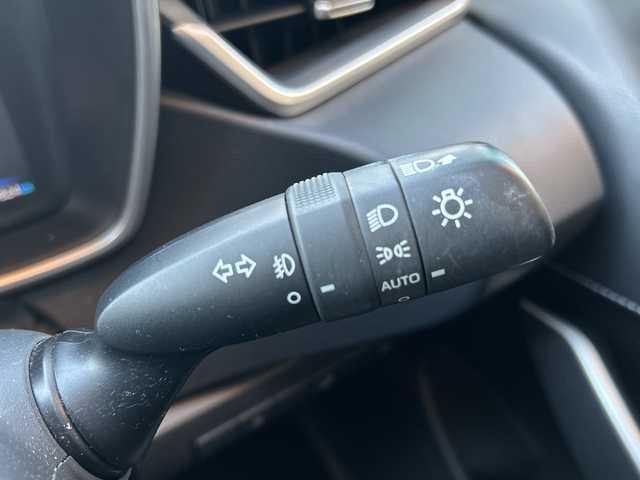 トヨタ カローラ ハイブリット S 大阪府 2020(令2)年 3万km スカーレットメタリック ワンオーナー/OP：シートヒーター/OP：9インチディスプレイオーディオ6スピーカー/　コネクティッドナビ対応/AM/FM/フルセグTV/Bluetooth/DVD/AppleCarPlay/Android Auto/OP：ステアリングヒーター/バックカメラ/Toyota Safety Sense/・プリクラッシュセーフティー/・レーントレーシングアシスト/・レーンデパーチャーアラート/・レーダークルーズコントロール/・オートマチックハイビーム/・インティジェントクリアランスソナー/ブラインドスポットモニター＋パーキングサポートブレーキ/クリアランスソナー＆バックソナー/電子パーキングブレーキ/ブレーキホールド/ステアリングヒーター/前後ドライブレコーダー　（TZ-205W）/ビルドインETC/スマートキー/純正16インチアルミホイール/保証書/取扱説明書