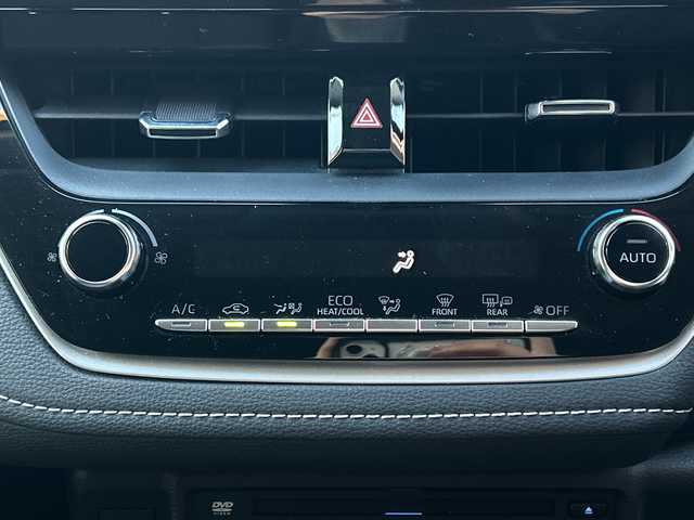 トヨタ カローラ ハイブリット S 大阪府 2020(令2)年 3万km スカーレットメタリック ワンオーナー/OP：シートヒーター/OP：9インチディスプレイオーディオ6スピーカー/　コネクティッドナビ対応/AM/FM/フルセグTV/Bluetooth/DVD/AppleCarPlay/Android Auto/OP：ステアリングヒーター/バックカメラ/Toyota Safety Sense/・プリクラッシュセーフティー/・レーントレーシングアシスト/・レーンデパーチャーアラート/・レーダークルーズコントロール/・オートマチックハイビーム/・インティジェントクリアランスソナー/ブラインドスポットモニター＋パーキングサポートブレーキ/クリアランスソナー＆バックソナー/電子パーキングブレーキ/ブレーキホールド/ステアリングヒーター/前後ドライブレコーダー　（TZ-205W）/ビルドインETC/スマートキー/純正16インチアルミホイール/保証書/取扱説明書