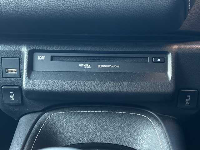 トヨタ カローラ ハイブリット S 大阪府 2020(令2)年 3万km スカーレットメタリック ワンオーナー/OP：シートヒーター/OP：9インチディスプレイオーディオ6スピーカー/　コネクティッドナビ対応/AM/FM/フルセグTV/Bluetooth/DVD/AppleCarPlay/Android Auto/OP：ステアリングヒーター/バックカメラ/Toyota Safety Sense/・プリクラッシュセーフティー/・レーントレーシングアシスト/・レーンデパーチャーアラート/・レーダークルーズコントロール/・オートマチックハイビーム/・インティジェントクリアランスソナー/ブラインドスポットモニター＋パーキングサポートブレーキ/クリアランスソナー＆バックソナー/電子パーキングブレーキ/ブレーキホールド/ステアリングヒーター/前後ドライブレコーダー　（TZ-205W）/ビルドインETC/スマートキー/純正16インチアルミホイール/保証書/取扱説明書