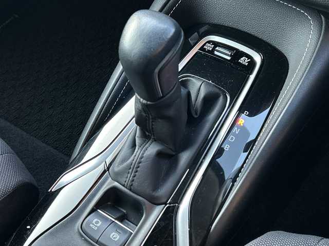 トヨタ カローラ ハイブリット S 大阪府 2020(令2)年 3万km スカーレットメタリック ワンオーナー/OP：シートヒーター/OP：9インチディスプレイオーディオ6スピーカー/　コネクティッドナビ対応/AM/FM/フルセグTV/Bluetooth/DVD/AppleCarPlay/Android Auto/OP：ステアリングヒーター/バックカメラ/Toyota Safety Sense/・プリクラッシュセーフティー/・レーントレーシングアシスト/・レーンデパーチャーアラート/・レーダークルーズコントロール/・オートマチックハイビーム/・インティジェントクリアランスソナー/ブラインドスポットモニター＋パーキングサポートブレーキ/クリアランスソナー＆バックソナー/電子パーキングブレーキ/ブレーキホールド/ステアリングヒーター/前後ドライブレコーダー　（TZ-205W）/ビルドインETC/スマートキー/純正16インチアルミホイール/保証書/取扱説明書