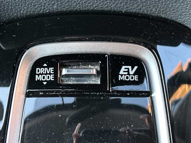 トヨタ カローラ ハイブリット S 大阪府 2020(令2)年 3万km スカーレットメタリック ワンオーナー/OP：シートヒーター/OP：9インチディスプレイオーディオ6スピーカー/　コネクティッドナビ対応/AM/FM/フルセグTV/Bluetooth/DVD/AppleCarPlay/Android Auto/OP：ステアリングヒーター/バックカメラ/Toyota Safety Sense/・プリクラッシュセーフティー/・レーントレーシングアシスト/・レーンデパーチャーアラート/・レーダークルーズコントロール/・オートマチックハイビーム/・インティジェントクリアランスソナー/ブラインドスポットモニター＋パーキングサポートブレーキ/クリアランスソナー＆バックソナー/電子パーキングブレーキ/ブレーキホールド/ステアリングヒーター/前後ドライブレコーダー　（TZ-205W）/ビルドインETC/スマートキー/純正16インチアルミホイール/保証書/取扱説明書