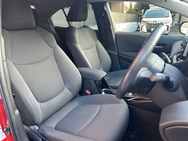 トヨタ カローラ ハイブリット S 大阪府 2020(令2)年 3万km スカーレットメタリック ワンオーナー/OP：シートヒーター/OP：9インチディスプレイオーディオ6スピーカー/　コネクティッドナビ対応/AM/FM/フルセグTV/Bluetooth/DVD/AppleCarPlay/Android Auto/OP：ステアリングヒーター/バックカメラ/Toyota Safety Sense/・プリクラッシュセーフティー/・レーントレーシングアシスト/・レーンデパーチャーアラート/・レーダークルーズコントロール/・オートマチックハイビーム/・インティジェントクリアランスソナー/ブラインドスポットモニター＋パーキングサポートブレーキ/クリアランスソナー＆バックソナー/電子パーキングブレーキ/ブレーキホールド/ステアリングヒーター/前後ドライブレコーダー　（TZ-205W）/ビルドインETC/スマートキー/純正16インチアルミホイール/保証書/取扱説明書