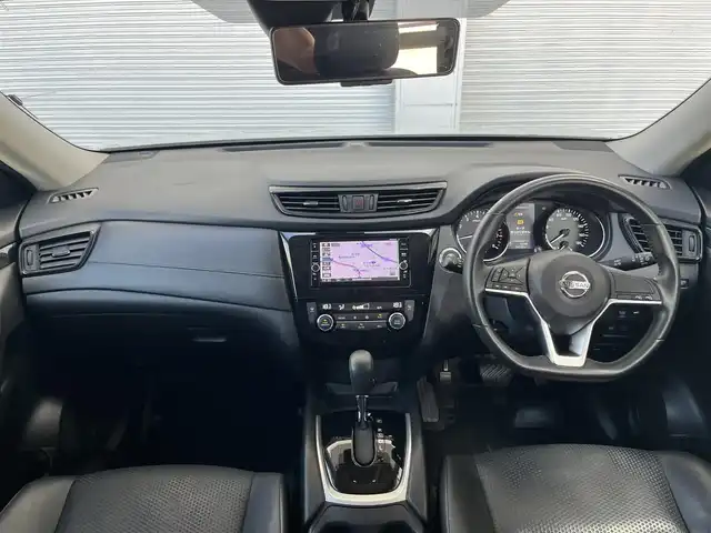 日産 エクストレイル 20X 高知県 2017(平29)年 5.5万km ブリリアントホワイトパール 純正ナビ/　Bluetooth/フルセグ/　CD/DVD/AM/FM/全方位カメラ/ETC/プッシュスタート/スマートキー/電動リアゲート/純正18インチアルミホイール/純正フロアマット/LEDヘッドライト/アイドリングストップ/オートライト/オートマチックハイビーム/横滑り防止装置/衝突被害軽減システム/盗難防止装置/保証書/取扱説明書/記録簿