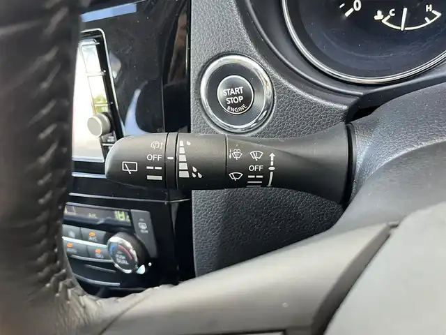 日産 エクストレイル 20X 高知県 2017(平29)年 5.5万km ブリリアントホワイトパール 純正ナビ/　Bluetooth/フルセグ/　CD/DVD/AM/FM/全方位カメラ/ETC/プッシュスタート/スマートキー/電動リアゲート/純正18インチアルミホイール/純正フロアマット/LEDヘッドライト/アイドリングストップ/オートライト/オートマチックハイビーム/横滑り防止装置/衝突被害軽減システム/盗難防止装置/保証書/取扱説明書/記録簿