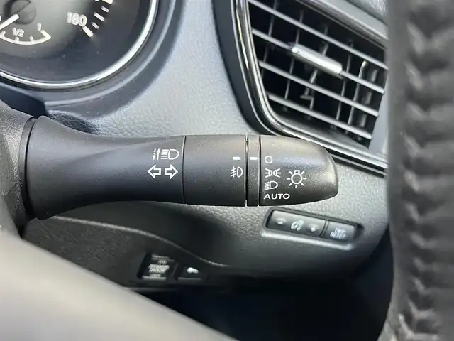 日産 エクストレイル 20X 高知県 2017(平29)年 5.5万km ブリリアントホワイトパール 純正ナビ/　Bluetooth/フルセグ/　CD/DVD/AM/FM/全方位カメラ/ETC/プッシュスタート/スマートキー/電動リアゲート/純正18インチアルミホイール/純正フロアマット/LEDヘッドライト/アイドリングストップ/オートライト/オートマチックハイビーム/横滑り防止装置/衝突被害軽減システム/盗難防止装置/保証書/取扱説明書/記録簿