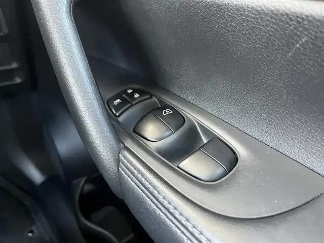 日産 エクストレイル 20X 高知県 2017(平29)年 5.5万km ブリリアントホワイトパール 純正ナビ/　Bluetooth/フルセグ/　CD/DVD/AM/FM/全方位カメラ/ETC/プッシュスタート/スマートキー/電動リアゲート/純正18インチアルミホイール/純正フロアマット/LEDヘッドライト/アイドリングストップ/オートライト/オートマチックハイビーム/横滑り防止装置/衝突被害軽減システム/盗難防止装置/保証書/取扱説明書/記録簿