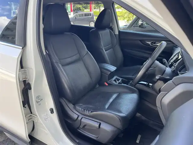 日産 エクストレイル 20X 高知県 2017(平29)年 5.5万km ブリリアントホワイトパール 純正ナビ/　Bluetooth/フルセグ/　CD/DVD/AM/FM/全方位カメラ/ETC/プッシュスタート/スマートキー/電動リアゲート/純正18インチアルミホイール/純正フロアマット/LEDヘッドライト/アイドリングストップ/オートライト/オートマチックハイビーム/横滑り防止装置/衝突被害軽減システム/盗難防止装置/保証書/取扱説明書/記録簿