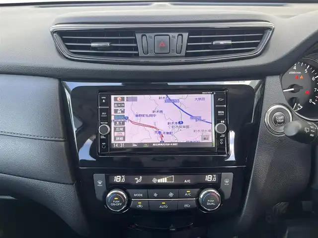 日産 エクストレイル 20X 高知県 2017(平29)年 5.5万km ブリリアントホワイトパール 純正ナビ/　Bluetooth/フルセグ/　CD/DVD/AM/FM/全方位カメラ/ETC/プッシュスタート/スマートキー/電動リアゲート/純正18インチアルミホイール/純正フロアマット/LEDヘッドライト/アイドリングストップ/オートライト/オートマチックハイビーム/横滑り防止装置/衝突被害軽減システム/盗難防止装置/保証書/取扱説明書/記録簿