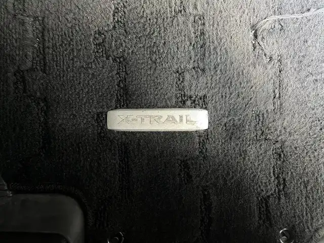 日産 エクストレイル 20X 高知県 2017(平29)年 5.5万km ブリリアントホワイトパール 純正ナビ/　Bluetooth/フルセグ/　CD/DVD/AM/FM/全方位カメラ/ETC/プッシュスタート/スマートキー/電動リアゲート/純正18インチアルミホイール/純正フロアマット/LEDヘッドライト/アイドリングストップ/オートライト/オートマチックハイビーム/横滑り防止装置/衝突被害軽減システム/盗難防止装置/保証書/取扱説明書/記録簿