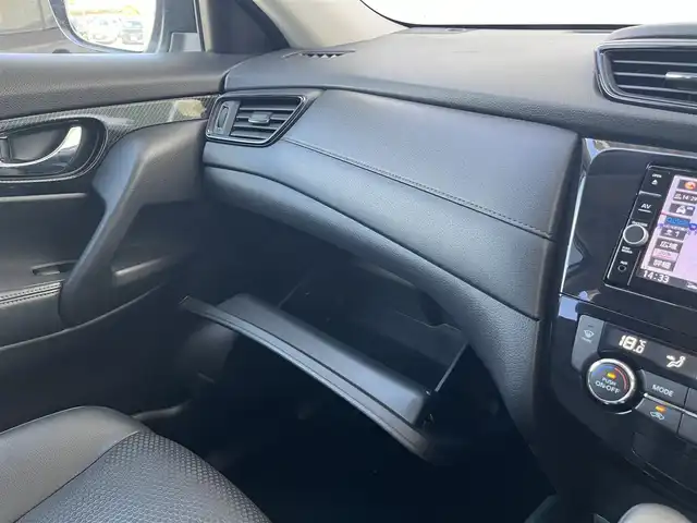日産 エクストレイル 20X 高知県 2017(平29)年 5.5万km ブリリアントホワイトパール 純正ナビ/　Bluetooth/フルセグ/　CD/DVD/AM/FM/全方位カメラ/ETC/プッシュスタート/スマートキー/電動リアゲート/純正18インチアルミホイール/純正フロアマット/LEDヘッドライト/アイドリングストップ/オートライト/オートマチックハイビーム/横滑り防止装置/衝突被害軽減システム/盗難防止装置/保証書/取扱説明書/記録簿