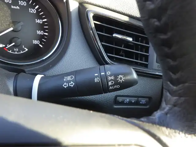 日産 エクストレイル 20X 千葉県 2017(平29)年 5.5万km ブリリアントホワイトパール 225/60R18/エマージェンシーブレーキ/パワーバックドア/純正SDナビ/地デジTV/【DVD/CD再生機能　Bluetooth接続】/アラウンドビューモニター/ETC/LEDヘッドライト/フォグライト/コーナーセンサー/純正18インチアルミホイル/インテリジェントキー