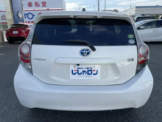 トヨタ アクア G ブラックソフトレザーセレ 愛知県 2014(平26)年 4.5万km ライムホワイトパールクリスタルシャイン (株)IDOMが運営する【じしゃロン豊川店】の自社ローン専用車両になります。こちらは現金またはオートローンご利用時の価格です。自社ローンご希望の方は別途その旨お申付け下さい/ 社外メモリナビ/　◯ CD再生機能/　◯ DVD再生機能/　◯ BT対応/　◯ フルセグTV/ バックカメラ/ ETC/ オートライト/ ドアバイザー/ ウインカーミラー/ プッシュスタート/ フロアマット