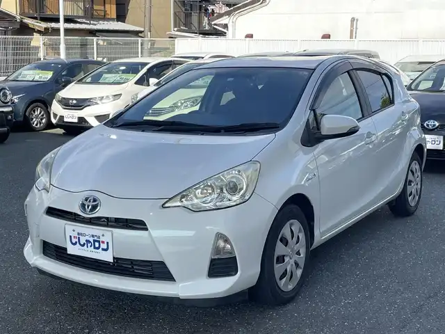 トヨタ アクア G ブラックソフトレザーセレ 愛知県 2014(平26)年 4.5万km ライムホワイトパールクリスタルシャイン (株)IDOMが運営する【じしゃロン豊川店】の自社ローン専用車両になります。こちらは現金またはオートローンご利用時の価格です。自社ローンご希望の方は別途その旨お申付け下さい/ 社外メモリナビ/　◯ CD再生機能/　◯ DVD再生機能/　◯ BT対応/　◯ フルセグTV/ バックカメラ/ ETC/ オートライト/ ドアバイザー/ ウインカーミラー/ プッシュスタート/ フロアマット