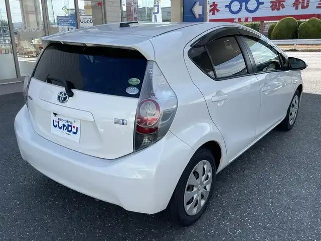 トヨタ アクア G ブラックソフトレザーセレ 愛知県 2014(平26)年 4.5万km ライムホワイトパールクリスタルシャイン (株)IDOMが運営する【じしゃロン豊川店】の自社ローン専用車両になります。こちらは現金またはオートローンご利用時の価格です。自社ローンご希望の方は別途その旨お申付け下さい/ 社外メモリナビ/　◯ CD再生機能/　◯ DVD再生機能/　◯ BT対応/　◯ フルセグTV/ バックカメラ/ ETC/ オートライト/ ドアバイザー/ ウインカーミラー/ プッシュスタート/ フロアマット