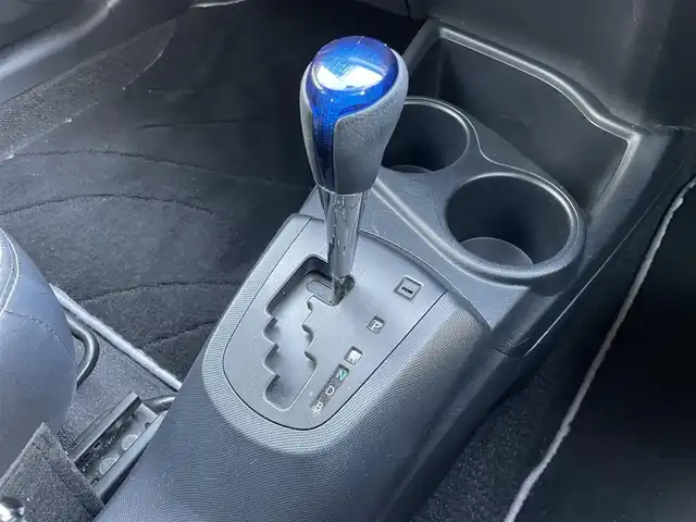 トヨタ アクア G ブラックソフトレザーセレ 愛知県 2014(平26)年 4.5万km ライムホワイトパールクリスタルシャイン (株)IDOMが運営する【じしゃロン豊川店】の自社ローン専用車両になります。こちらは現金またはオートローンご利用時の価格です。自社ローンご希望の方は別途その旨お申付け下さい/ 社外メモリナビ/　◯ CD再生機能/　◯ DVD再生機能/　◯ BT対応/　◯ フルセグTV/ バックカメラ/ ETC/ オートライト/ ドアバイザー/ ウインカーミラー/ プッシュスタート/ フロアマット