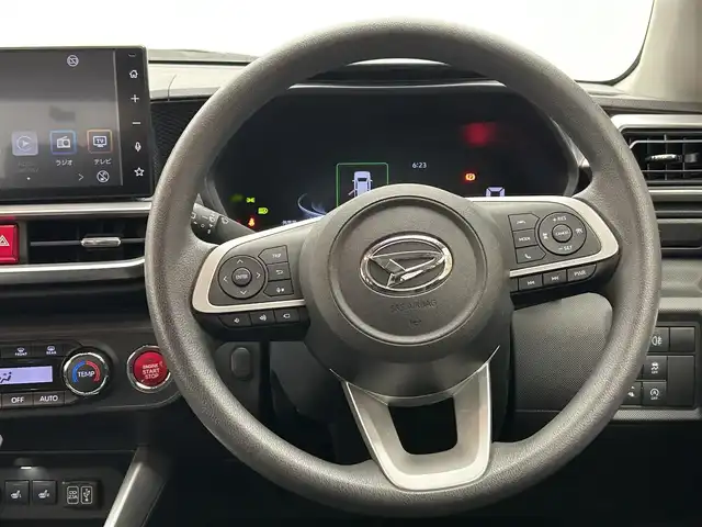 ダイハツ ロッキー G 愛媛県 2019(令1)年 3.1万km ブラックマイカメタリック/シャイニングホワイトパール ・ワンオーナー/・ディスプレイオーディオ/(フルセグ/BT)/・スマートアシスト/　衝突警報機能/　衝突回避支援ブレーキ機能/　ブレーキ制御付誤発進抑制機能/　車線逸脱警報機能/　車線逸脱抑制制御機能/　先行車発進お知らせ機能/　標識認識機能/　全車速追従機能付ACC/　レーンキープコントロール/　オートマチックハイビーム/　アダプティブドライビングビーム/・全方位カメラ/・前後ドライブレコーダー(DRY-TW7500)/・D/N席シートヒーター/・純正17インチアルミホイール/・純正フロアマット/・ステアリングリモコン/・スペアキー/・ビルトインETC/・取扱説明書/・保証書